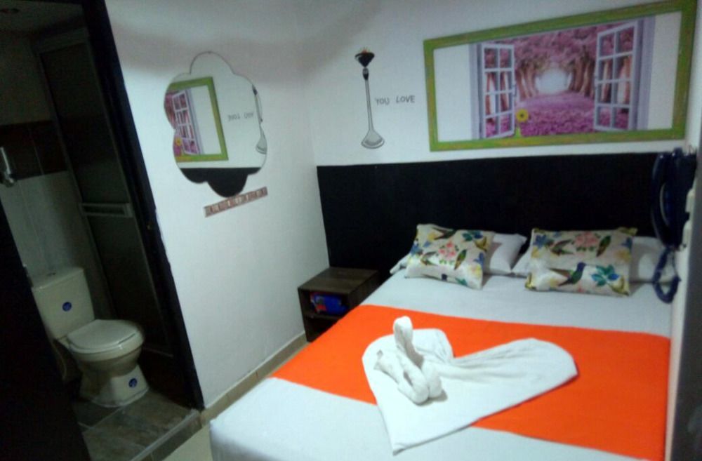 El Amanercer Parque Del Agua Residencia Muy Central Hotel มานิซาเลส ภายนอก รูปภาพ